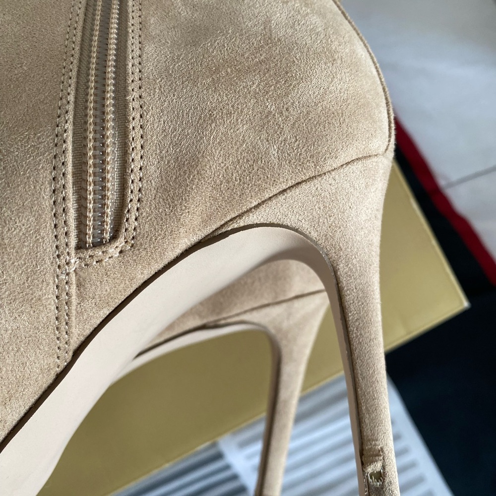 Elegant Tan Lace-Up Ankle Boots - Picture 6 of 7